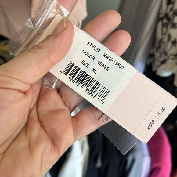 NWT Women's Pink Button-Up Blouse - Picture 4 of 4